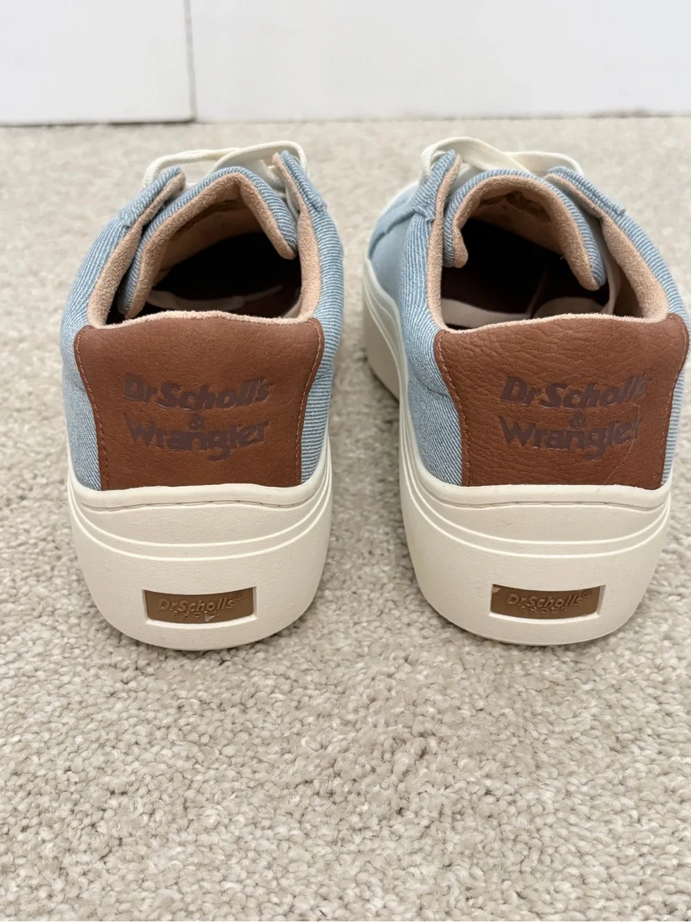 BRAND NEW Wrangler Light Blue Canvas Low-Top Sneakers with Cream Laces